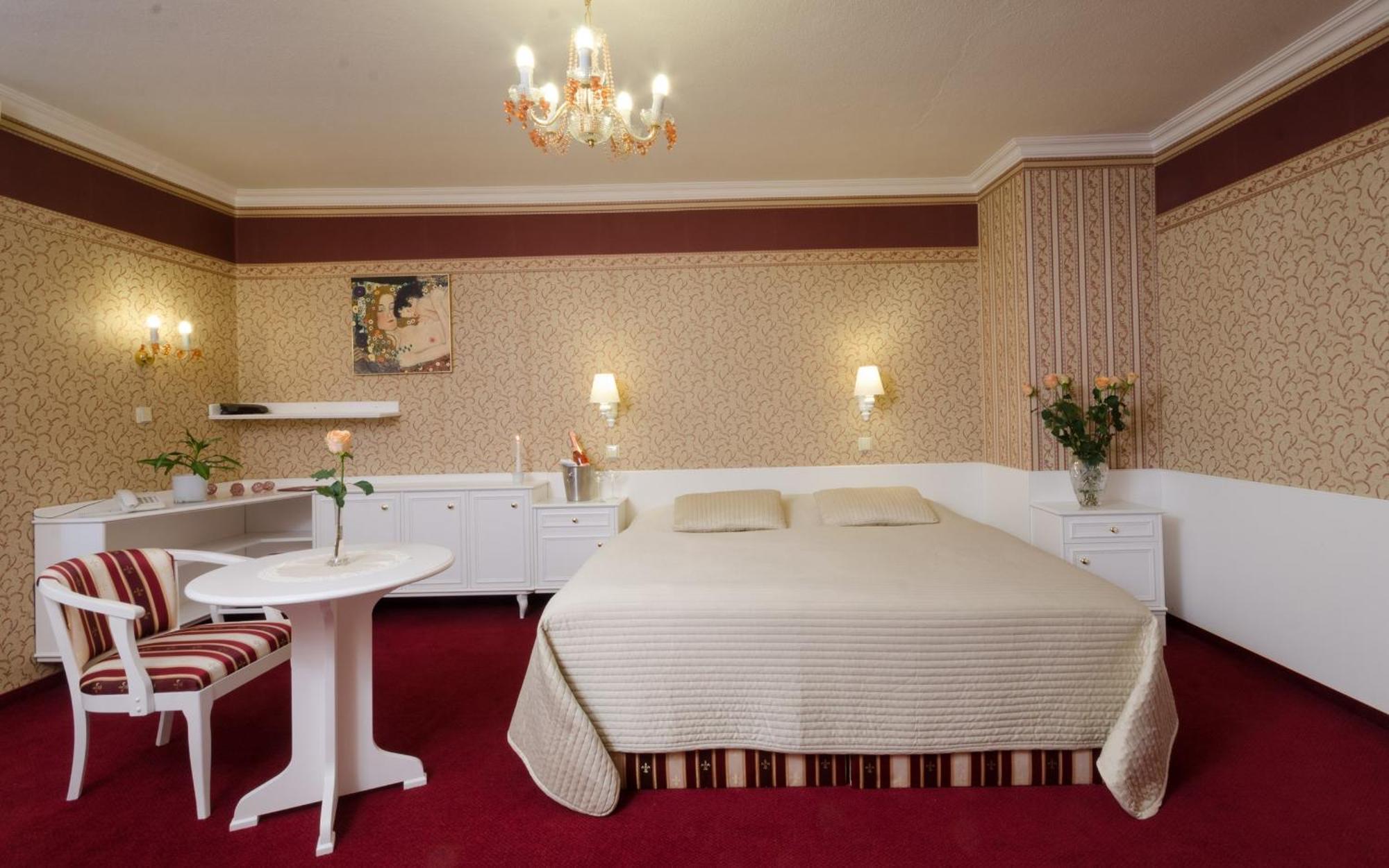 Hotel Ostrov Нимбурк Экстерьер фото