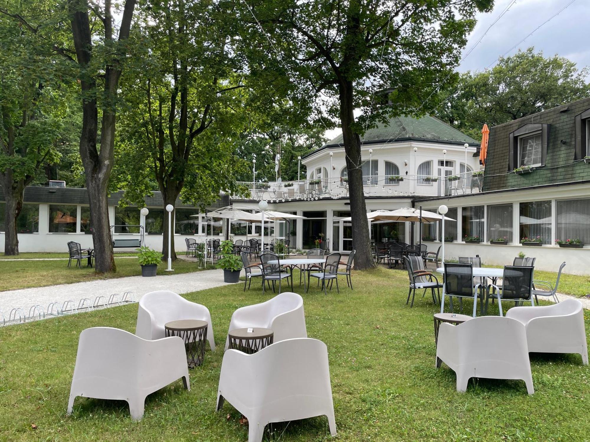 Hotel Ostrov Нимбурк Экстерьер фото