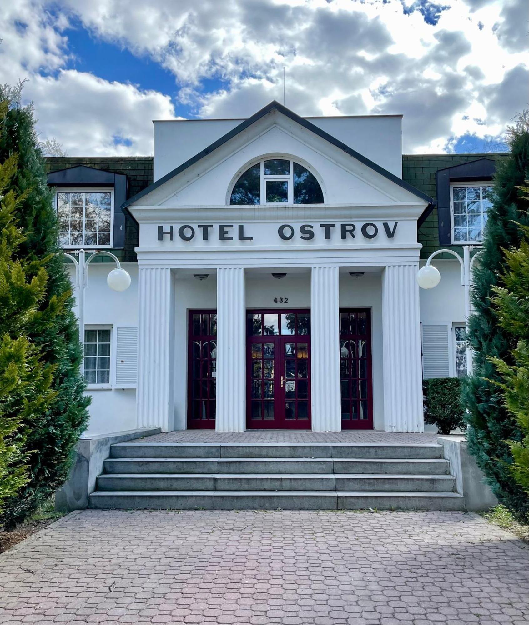 Hotel Ostrov Нимбурк Экстерьер фото