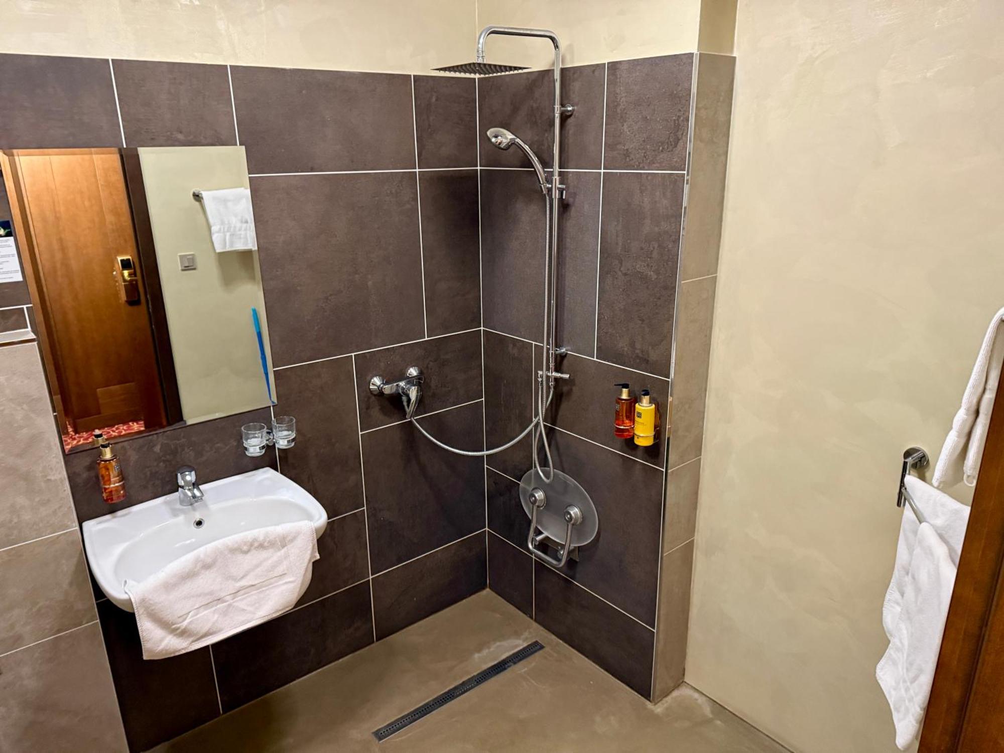 Hotel Ostrov Нимбурк Экстерьер фото