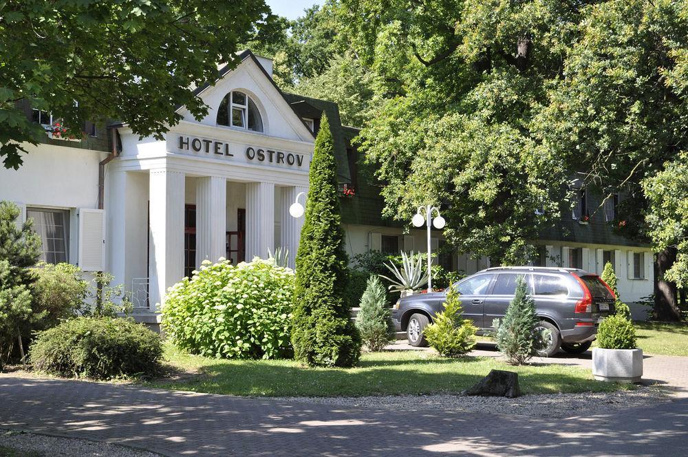 Hotel Ostrov Нимбурк Экстерьер фото