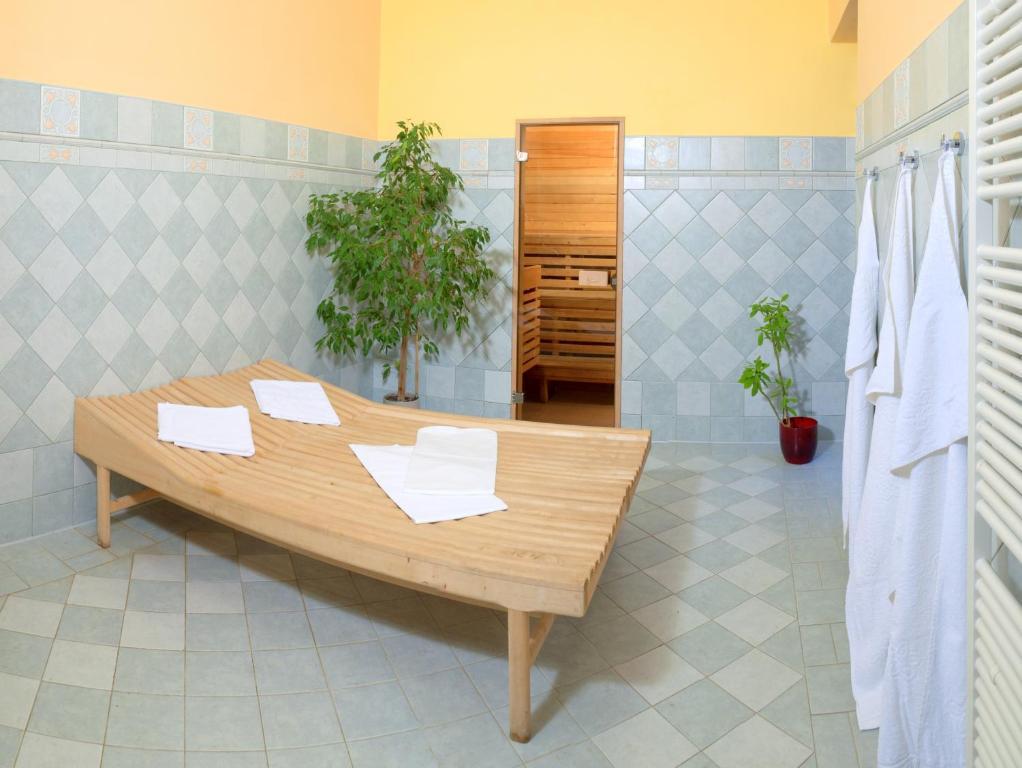 Hotel Ostrov Нимбурк Экстерьер фото