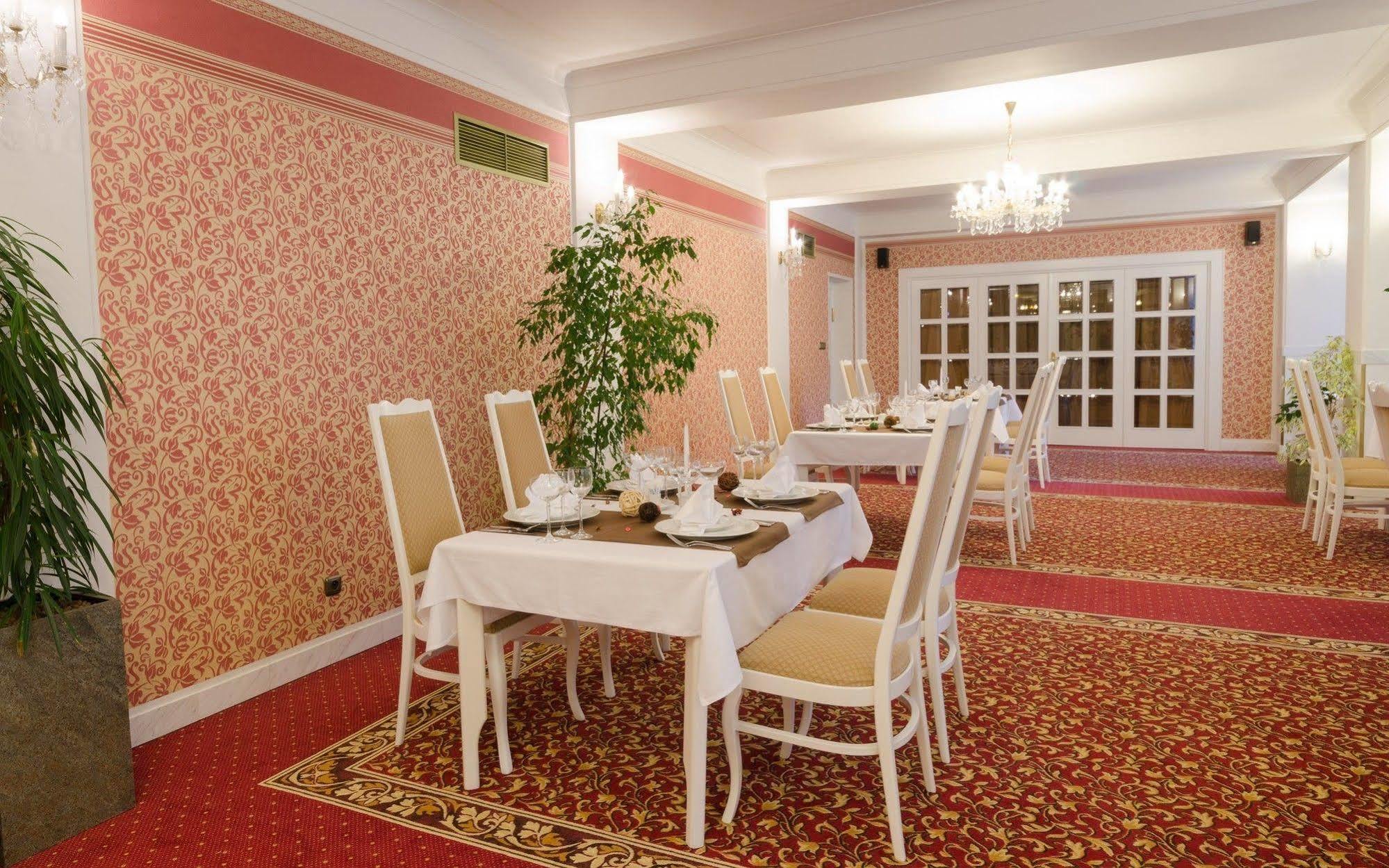 Hotel Ostrov Нимбурк Экстерьер фото