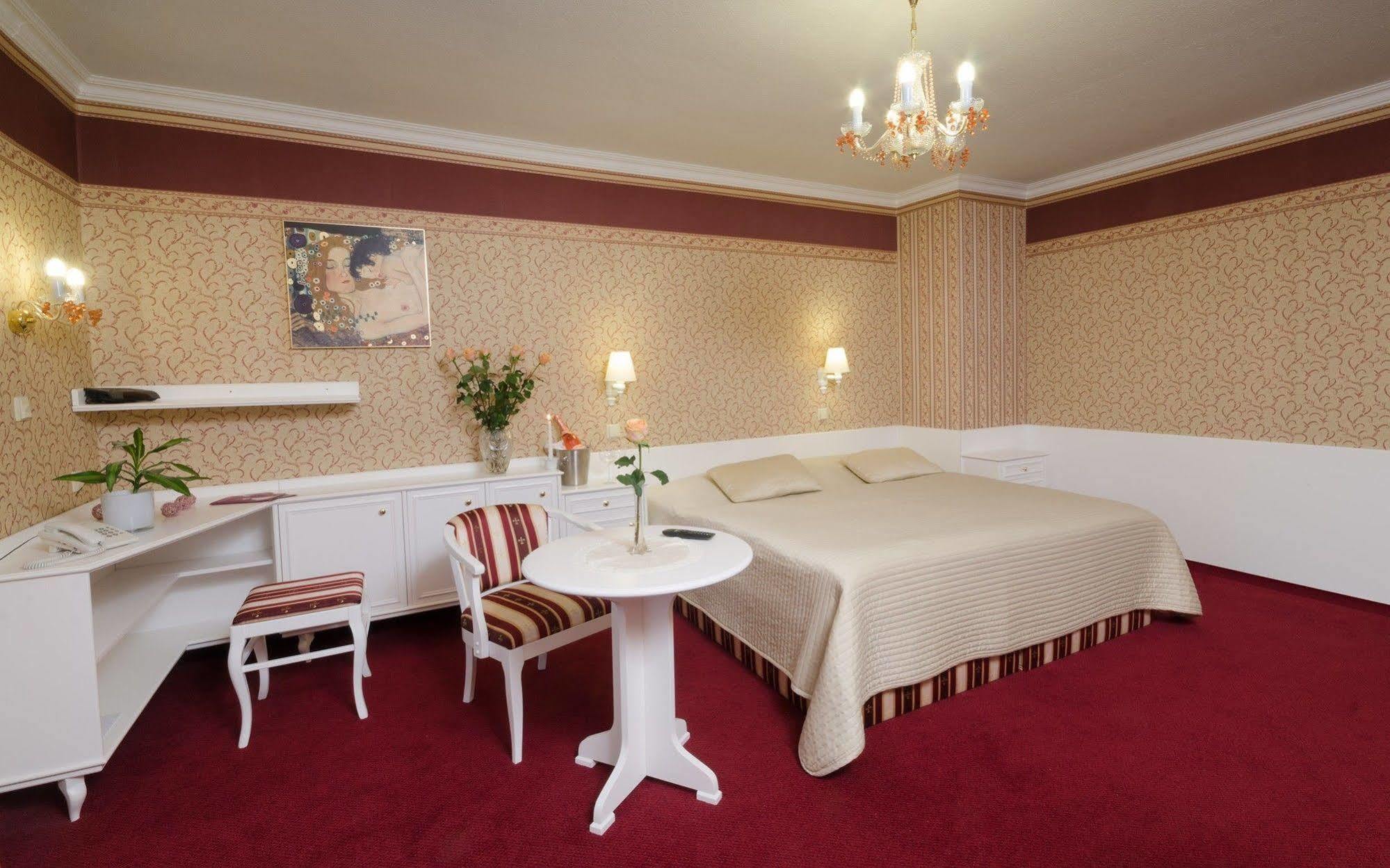 Hotel Ostrov Нимбурк Экстерьер фото