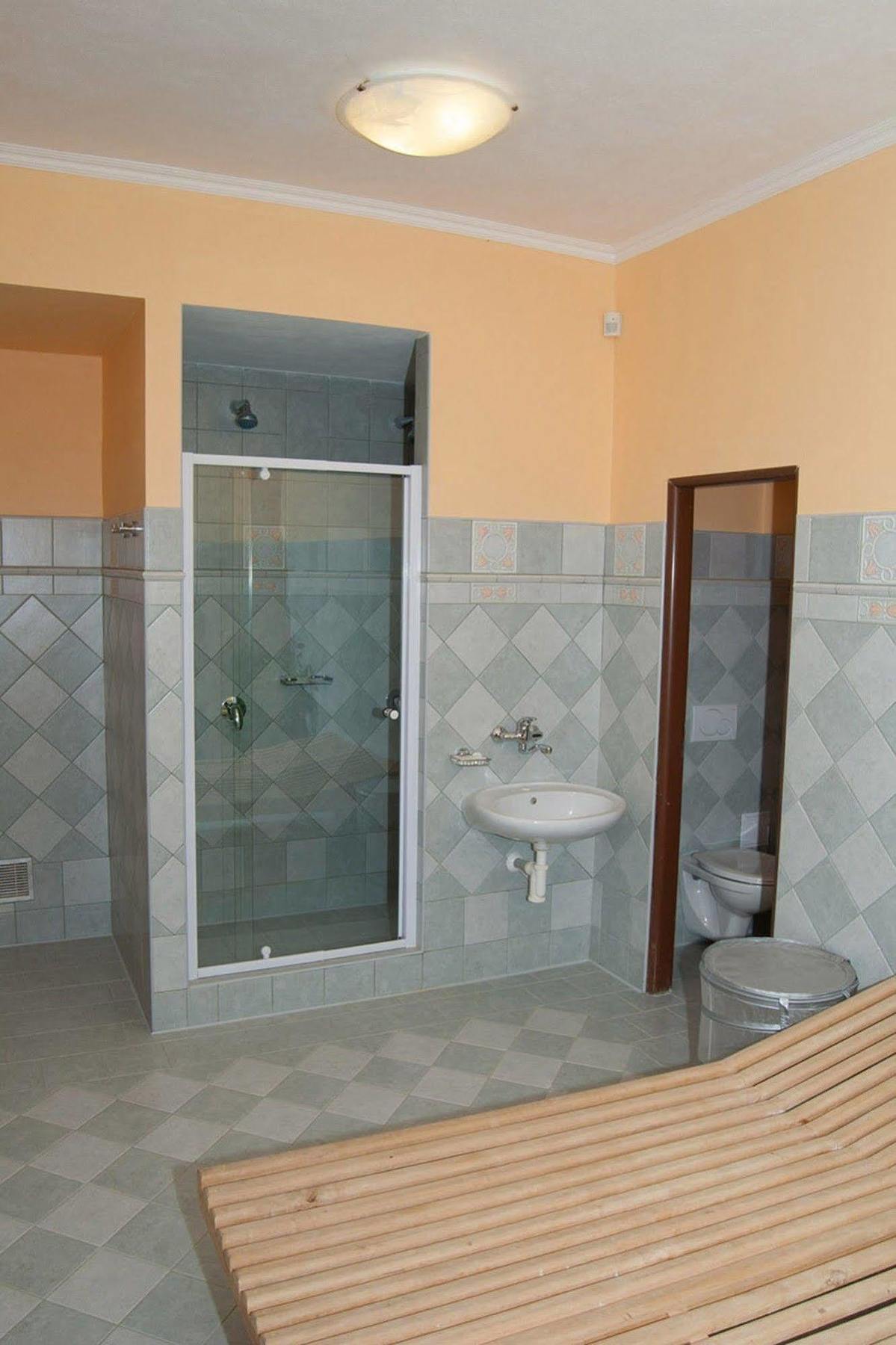 Hotel Ostrov Нимбурк Экстерьер фото