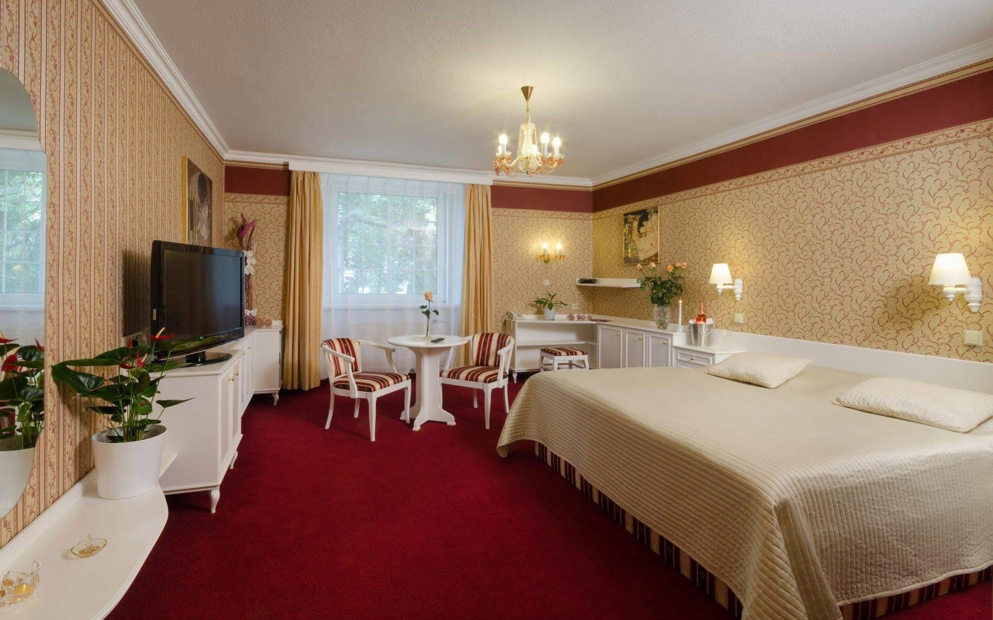 Hotel Ostrov Нимбурк Экстерьер фото