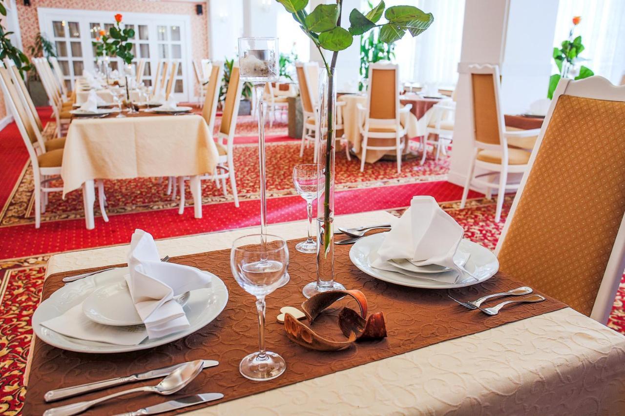 Hotel Ostrov Нимбурк Экстерьер фото