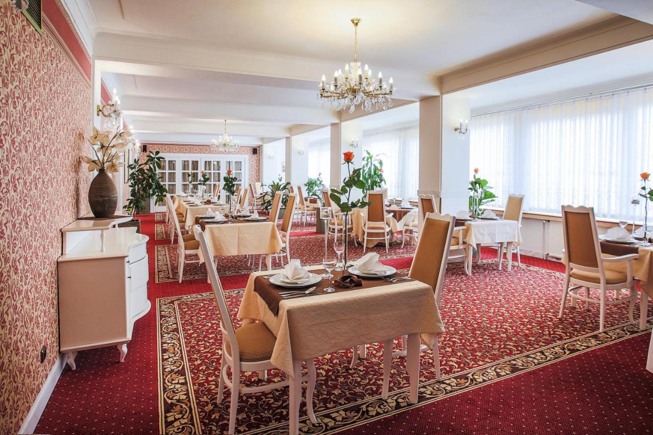 Hotel Ostrov Нимбурк Экстерьер фото