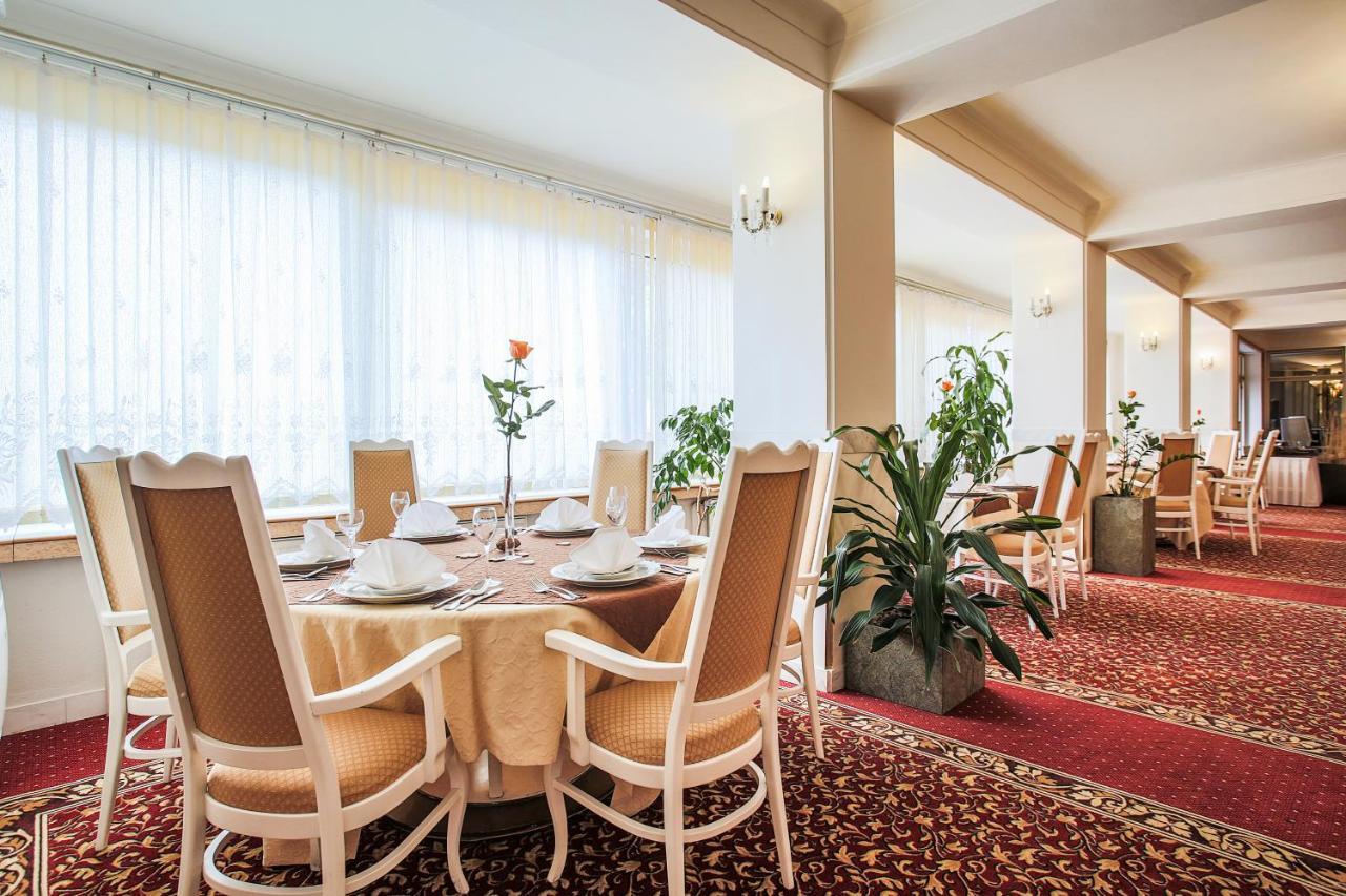 Hotel Ostrov Нимбурк Экстерьер фото