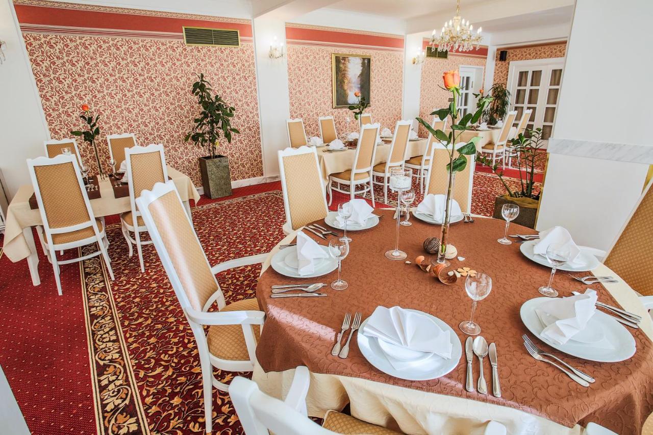 Hotel Ostrov Нимбурк Экстерьер фото