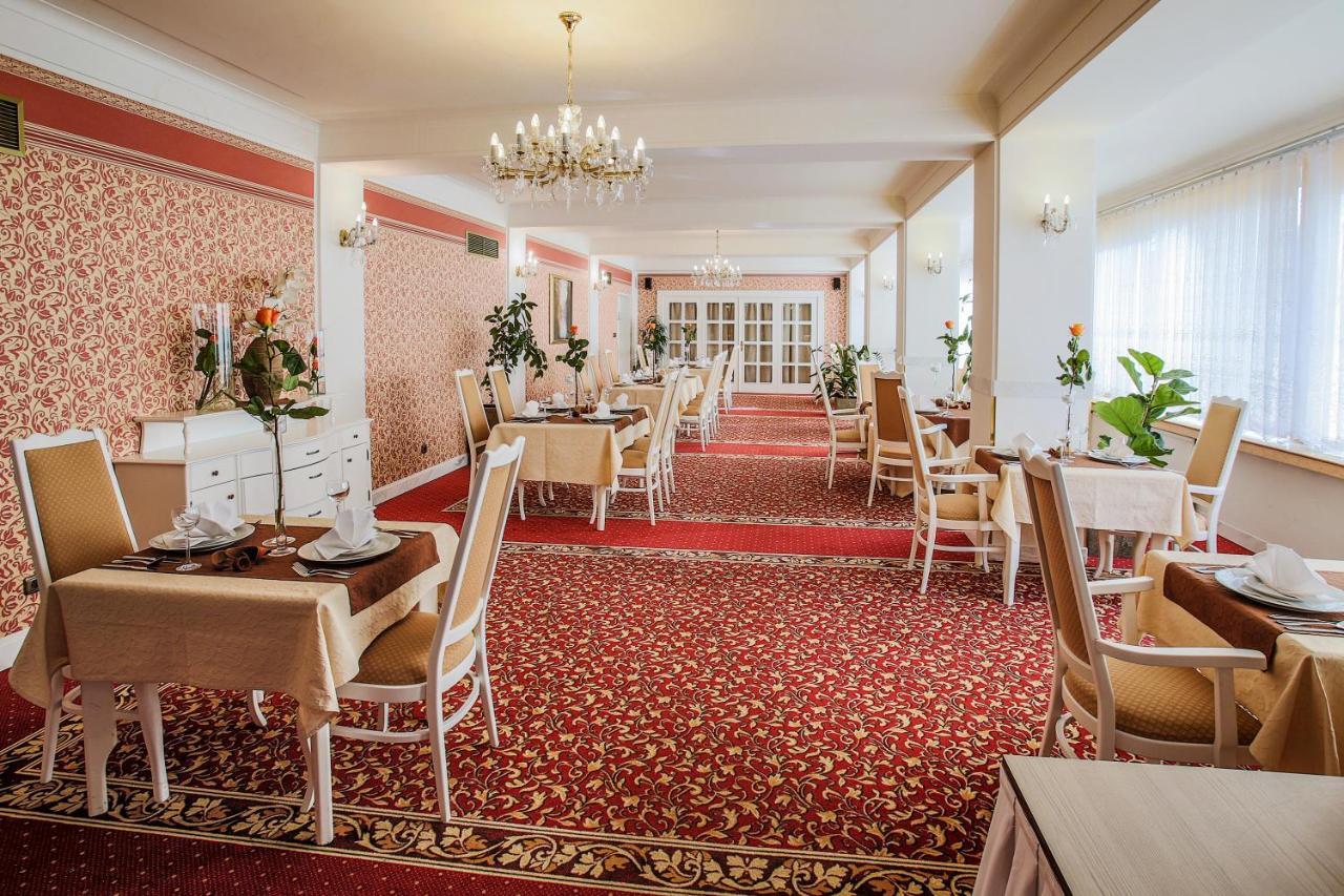 Hotel Ostrov Нимбурк Экстерьер фото