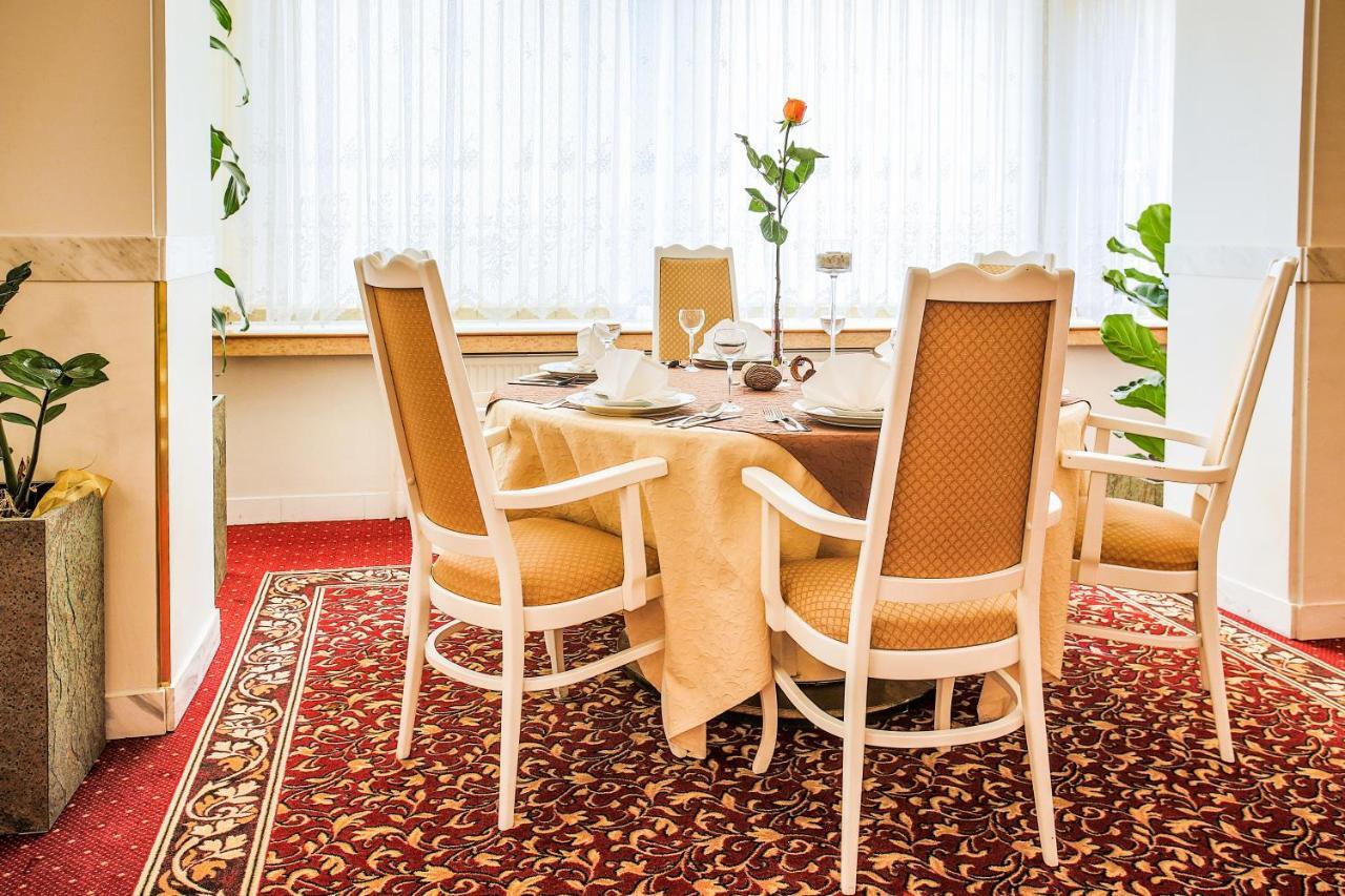 Hotel Ostrov Нимбурк Экстерьер фото