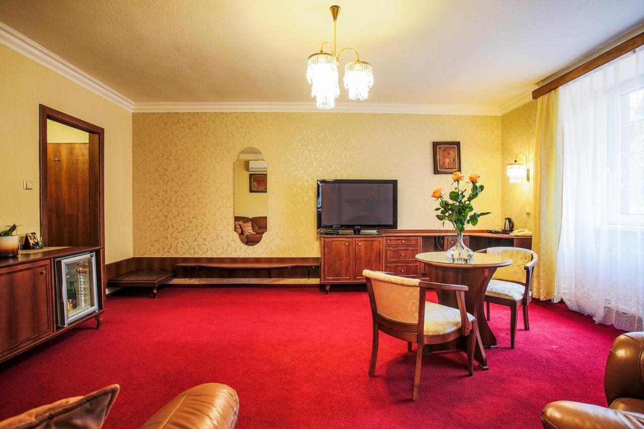 Hotel Ostrov Нимбурк Экстерьер фото