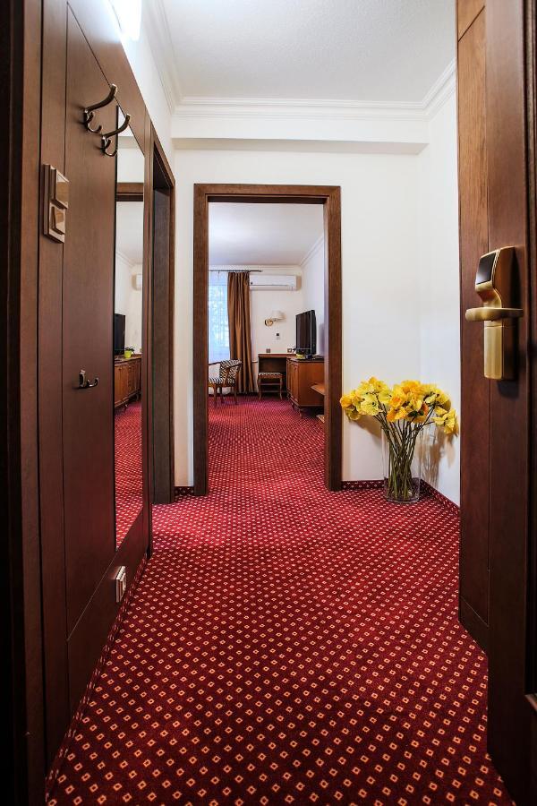 Hotel Ostrov Нимбурк Экстерьер фото