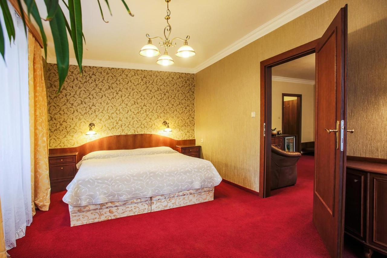 Hotel Ostrov Нимбурк Экстерьер фото