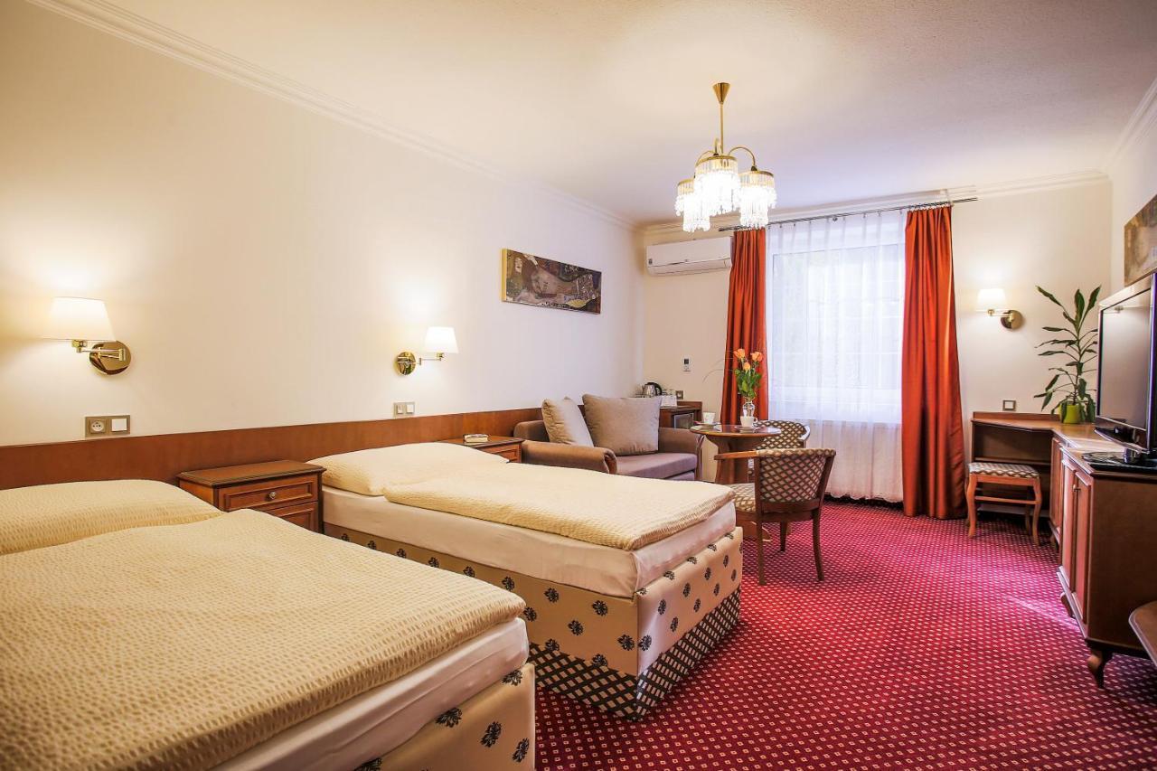 Hotel Ostrov Нимбурк Экстерьер фото
