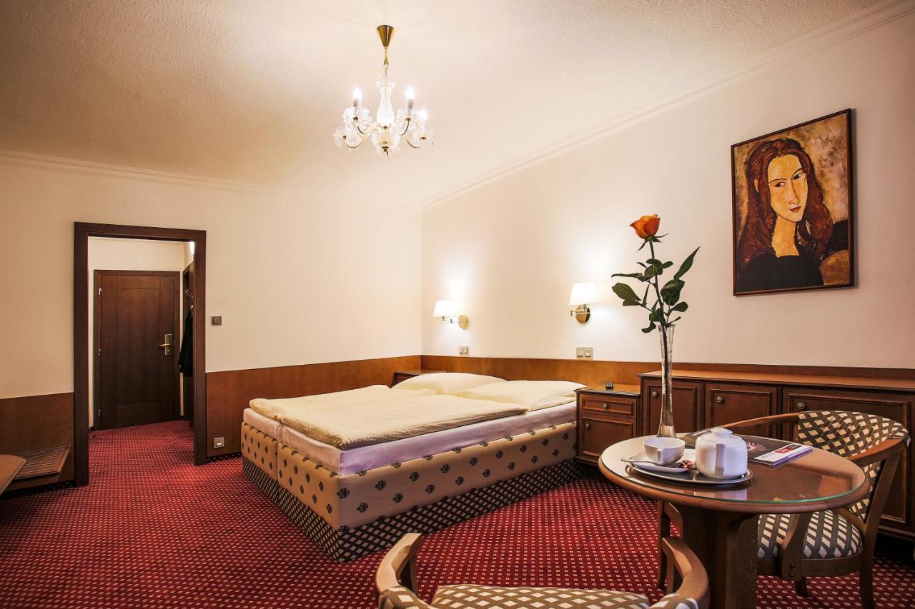 Hotel Ostrov Нимбурк Экстерьер фото